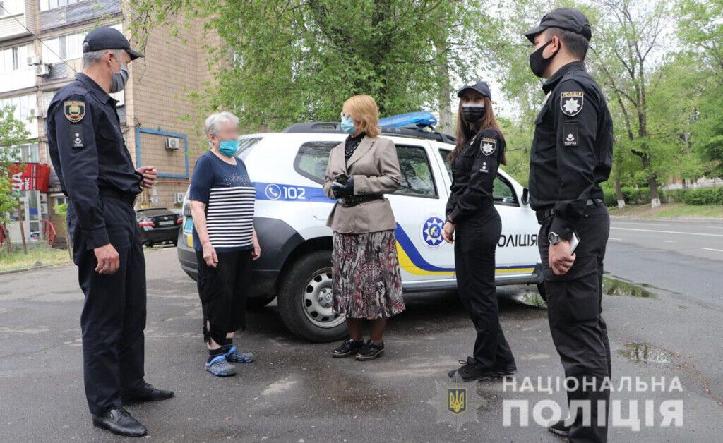 На Донеччині поліцейські разом із представниками соціальної служби підтримали родини, які постраждали від домашнього насильства