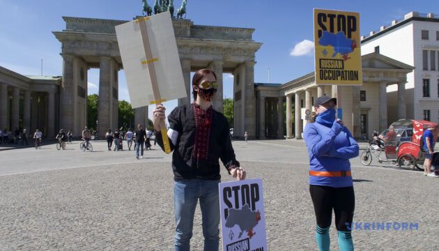 Українські активісти провели у Берліні акцію проти російської агресії