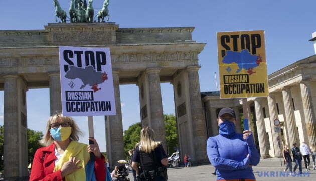Українські активісти провели у Берліні акцію проти російської агресії
