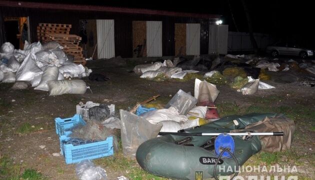 На Черкащині знешкодили банду браконьєрів,  яка щодня виловлювала тонни риби