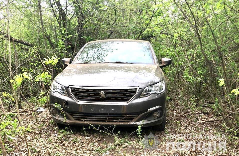 Правоохоронці встановили підозрюваних у викраденні іномарки жителя Суворовського району