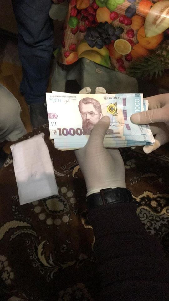 Посадовцю держпідприємства, який отримав понад 110 тис грн неправомірної вигоди, повідомили про підозру (ФОТО)