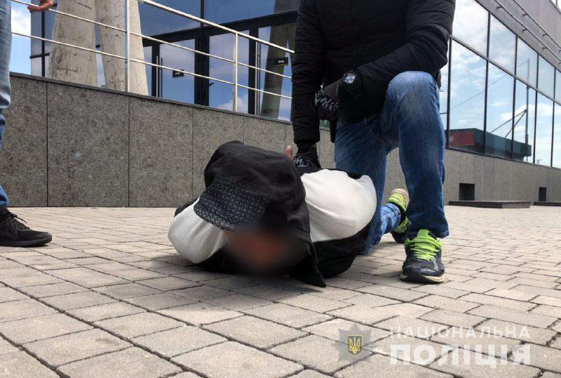 Оперативники Маріуполя викрили мешканця, який займався збутом канабісу