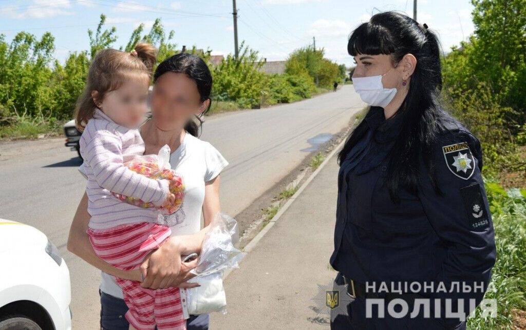 На Донеччині поліцейські разом із представниками соціальної служби підтримали родини, які постраждали від домашнього насильства