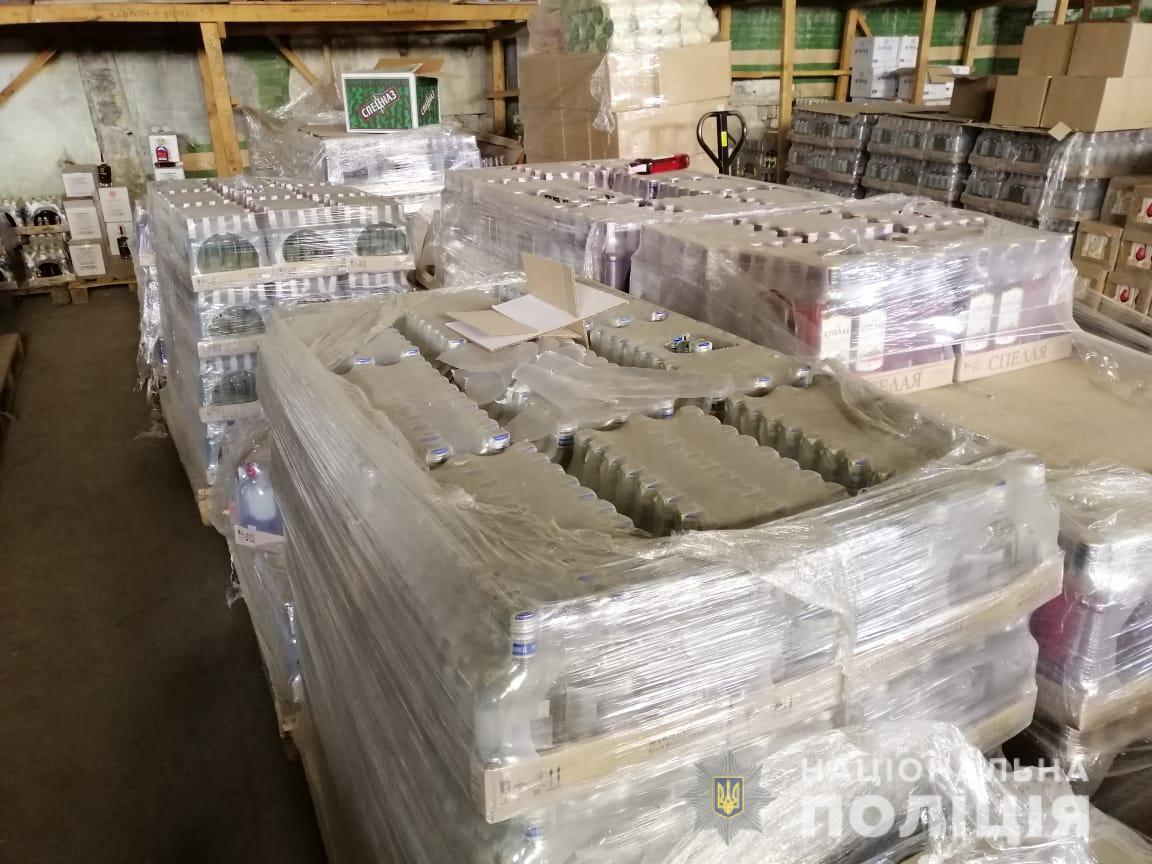 На Одещині правоохоронці вилучили партію алкоголю сумнівної якості