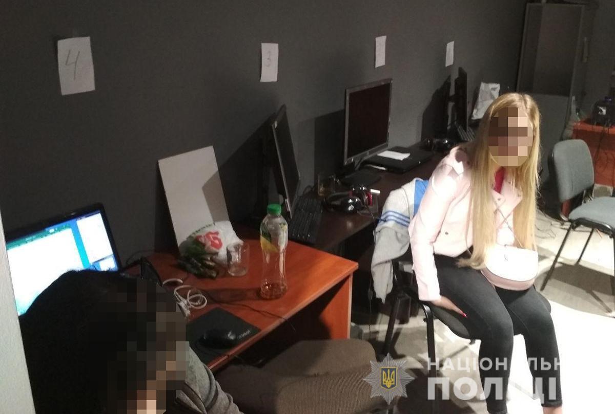 У Запоріжжі правоохоронці викрили шахрайський call-центр з прибутком понад ста тисяч гривень на тиждень