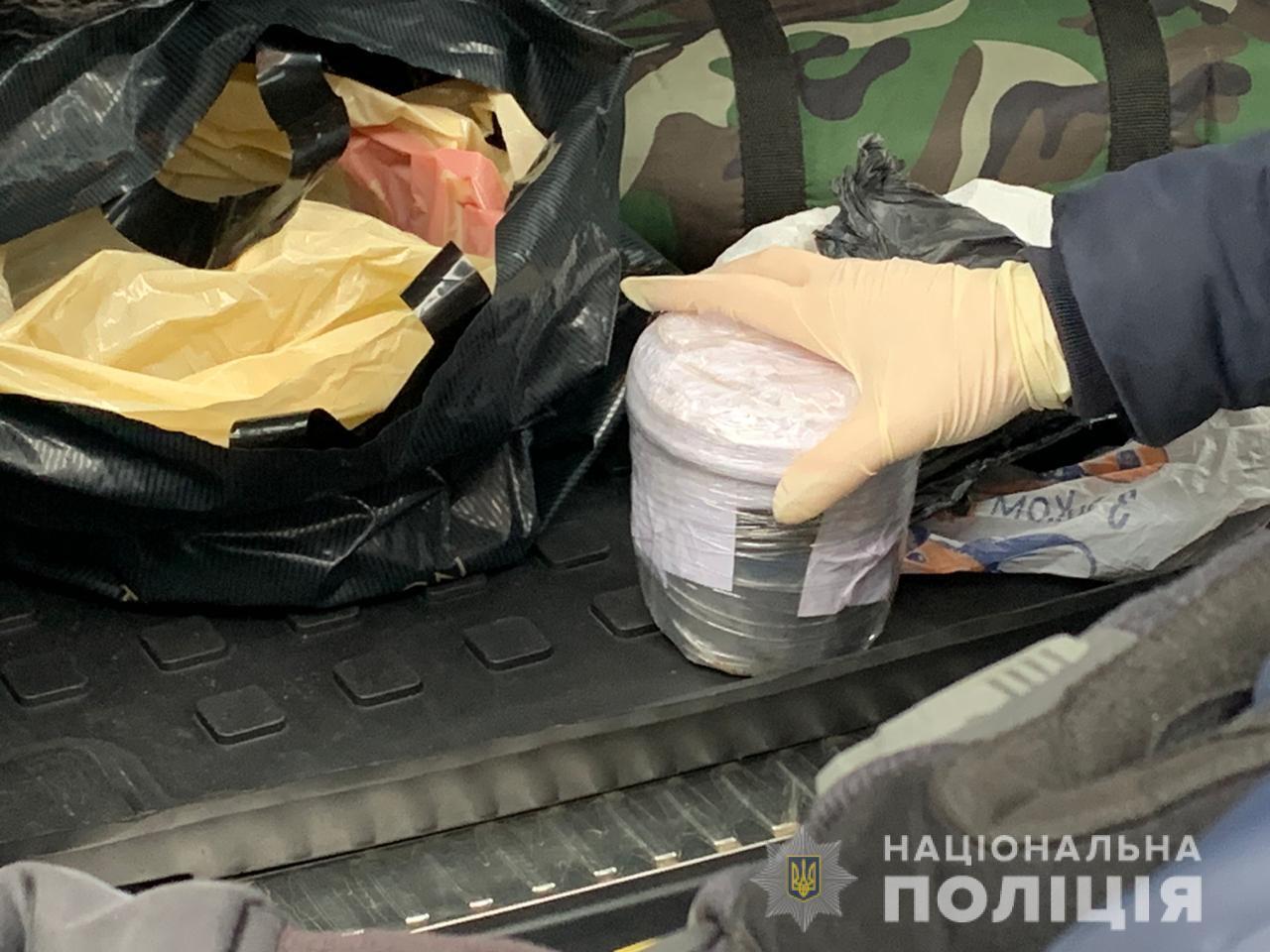 У Києві повідомлено про підозру чоловіку, який збув більше 8 кілограмів ртуті