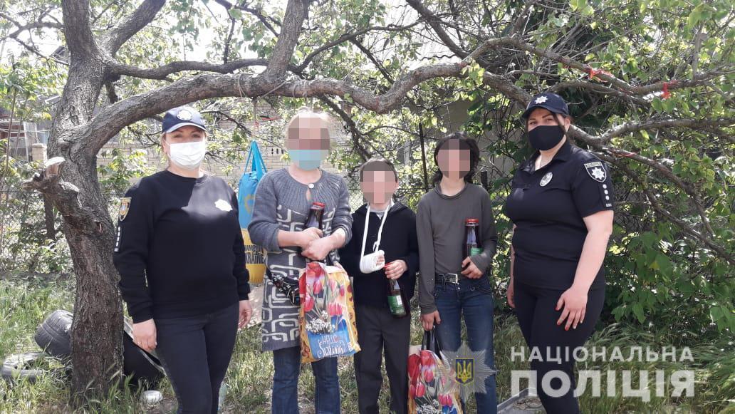 Поліцейські Одещини привітали місцеві родини з Міжнародним днем сім`ї