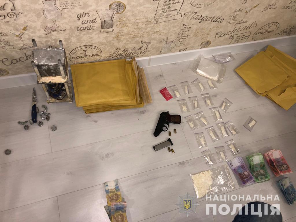 Правоохоронці Київщини затримали групу озброєних наркодилерів та ліквідували дві лабораторії з виготовлення амфетаміну