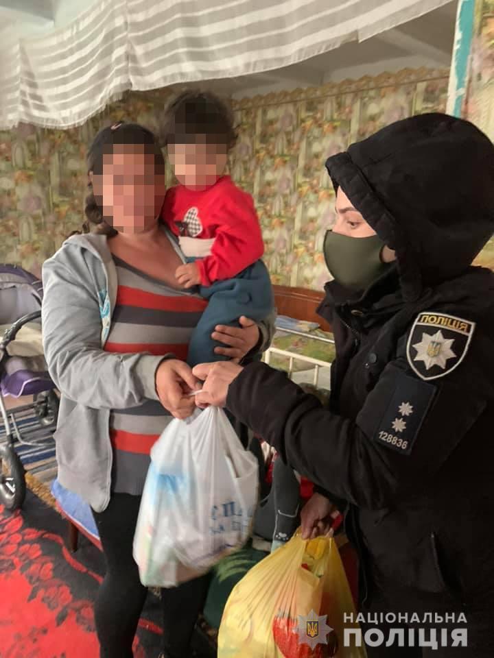 Поліцейські Одещини привітали місцеві родини з Міжнародним днем сім`ї