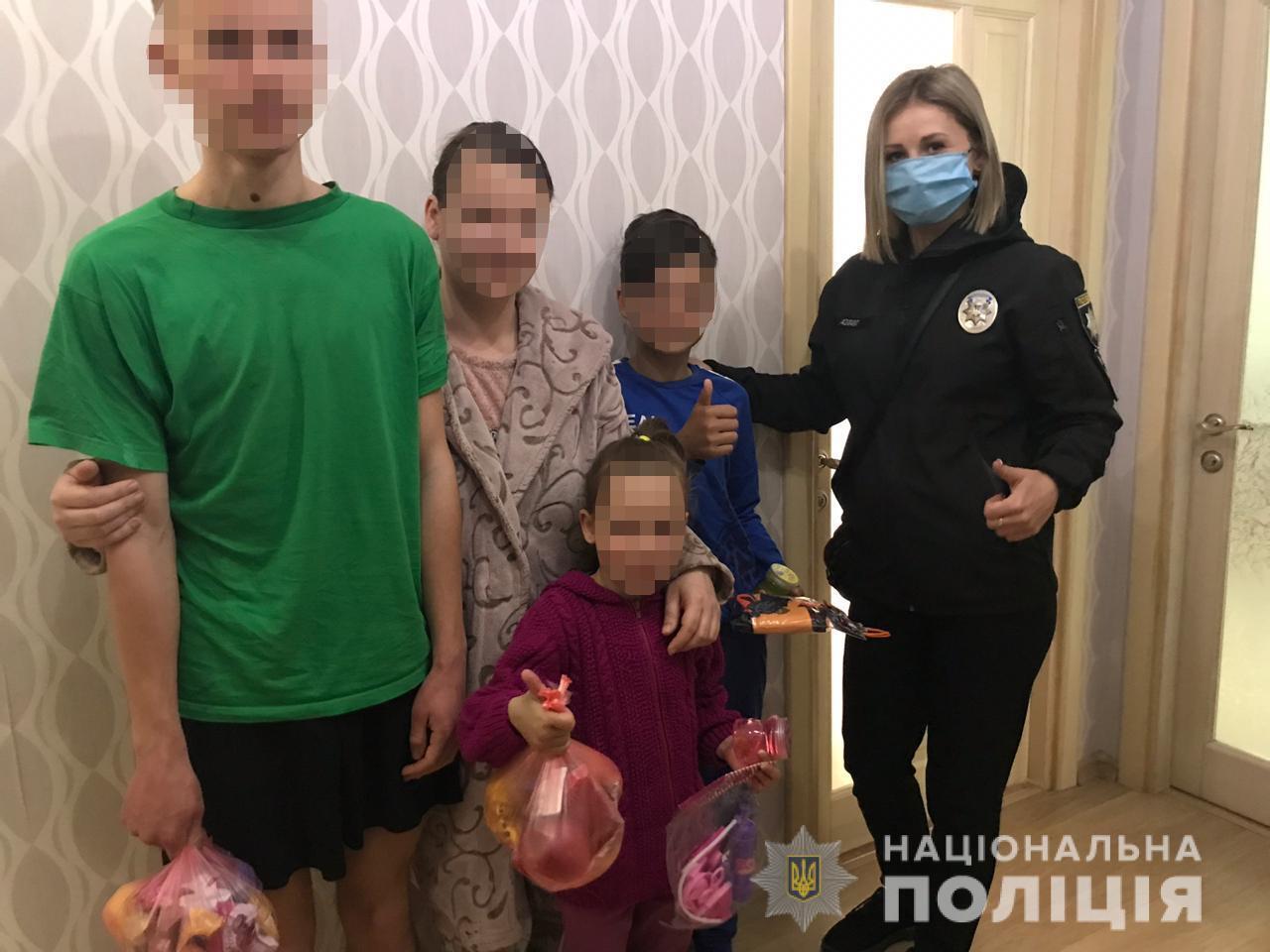Поліцейські Одещини привітали місцеві родини з Міжнародним днем сім`ї