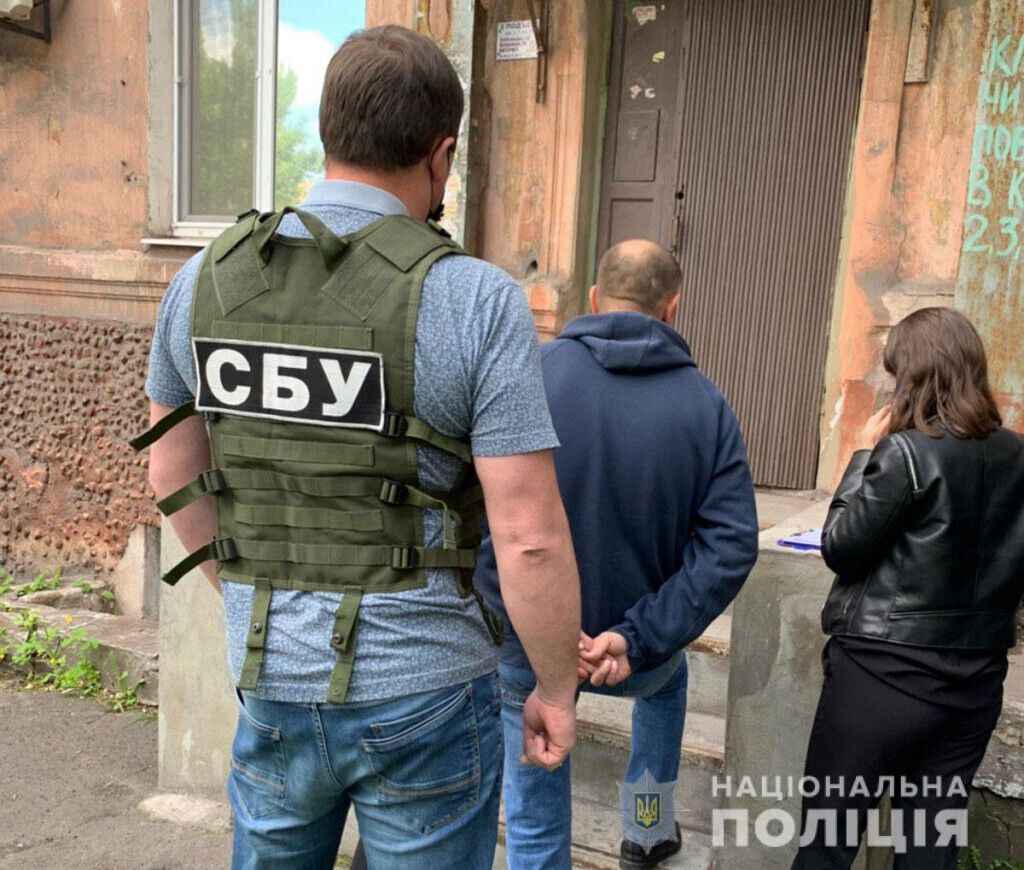 Правоохоронці Маріуполя затримали на хабарі посадову особу Центрального відділу державної виконавчої служби