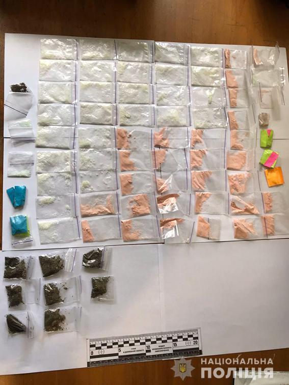 На Донеччині внутрішня безпека затримала поліцейського за хабарництво