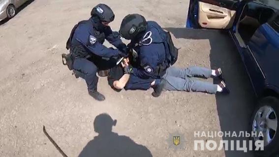 На Донеччині внутрішня безпека затримала поліцейського за хабарництво