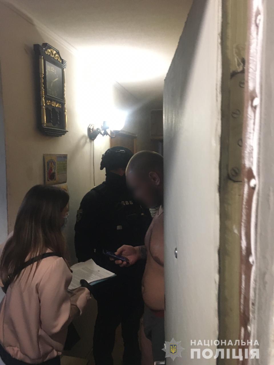 Нацполіція викрила на Київщині злочинну групу, яка видавала себе за поліцейських