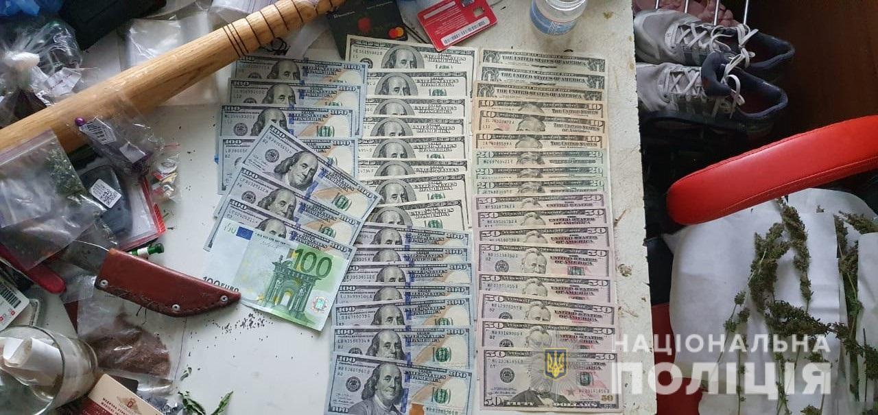 Нацполіція викрила на Київщині злочинну групу, яка видавала себе за поліцейських