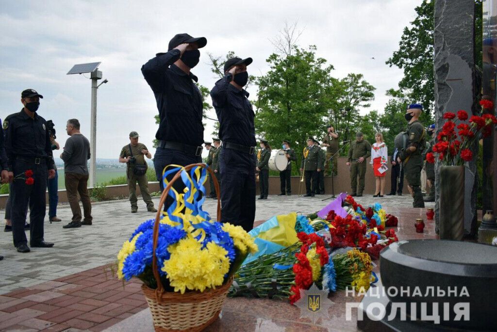 Поліція Донеччини вшанувала пам’ять загиблого екіпажу гелікоптера  Мі-8Мт