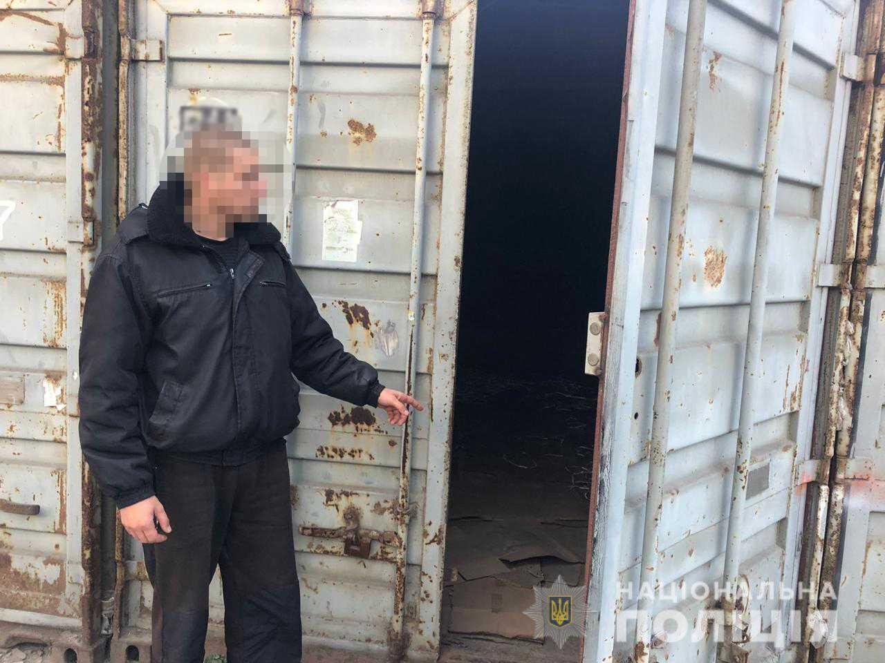 Співробітники поліцейської станції «Авангард» затримали підозрюваного у викраденні товару з промтоварного ринку