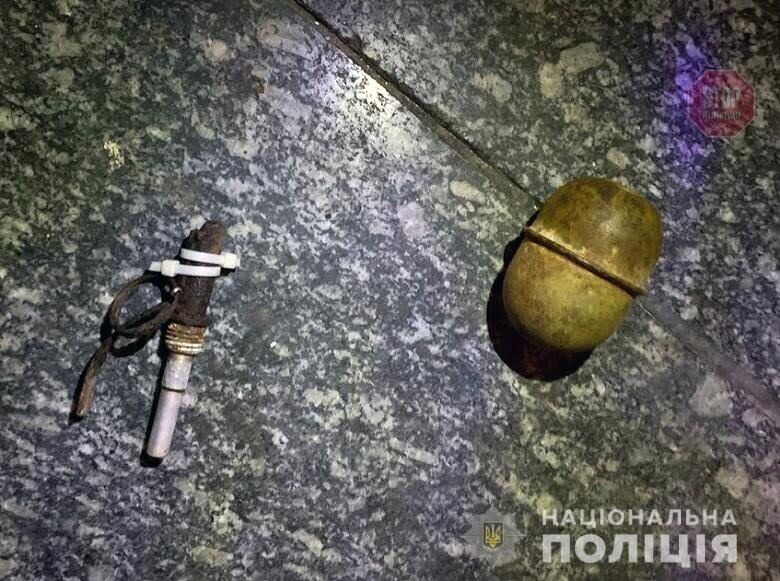 У столиці чоловік дістав гранату у відповідь на прохання надягнути маску (фото)