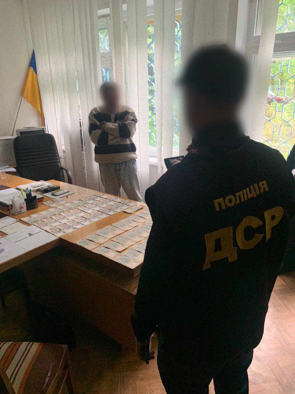 На Дніпропетровщині заступника директора держпідприємства викрито під час одержання хабара (ФОТО)