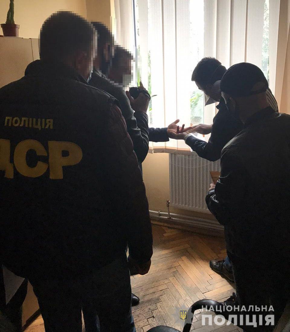 Поліцейські викрили у хабарництві керівника закарпатського підрозділу Антимонопольного комітету