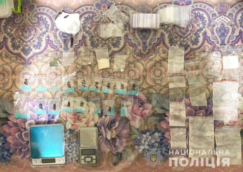 Поліцейські Маріуполя притягують до відповідальності жінку за збут наркотиків