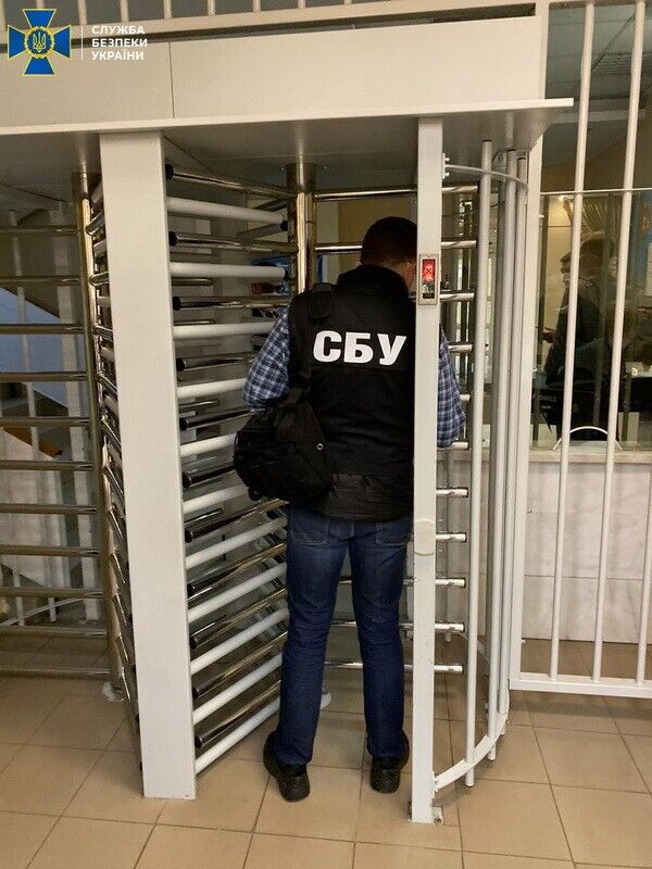 СБУ підозрює колишнє керівництво Державної податкової служби у «кришуванні» конвертцентрів