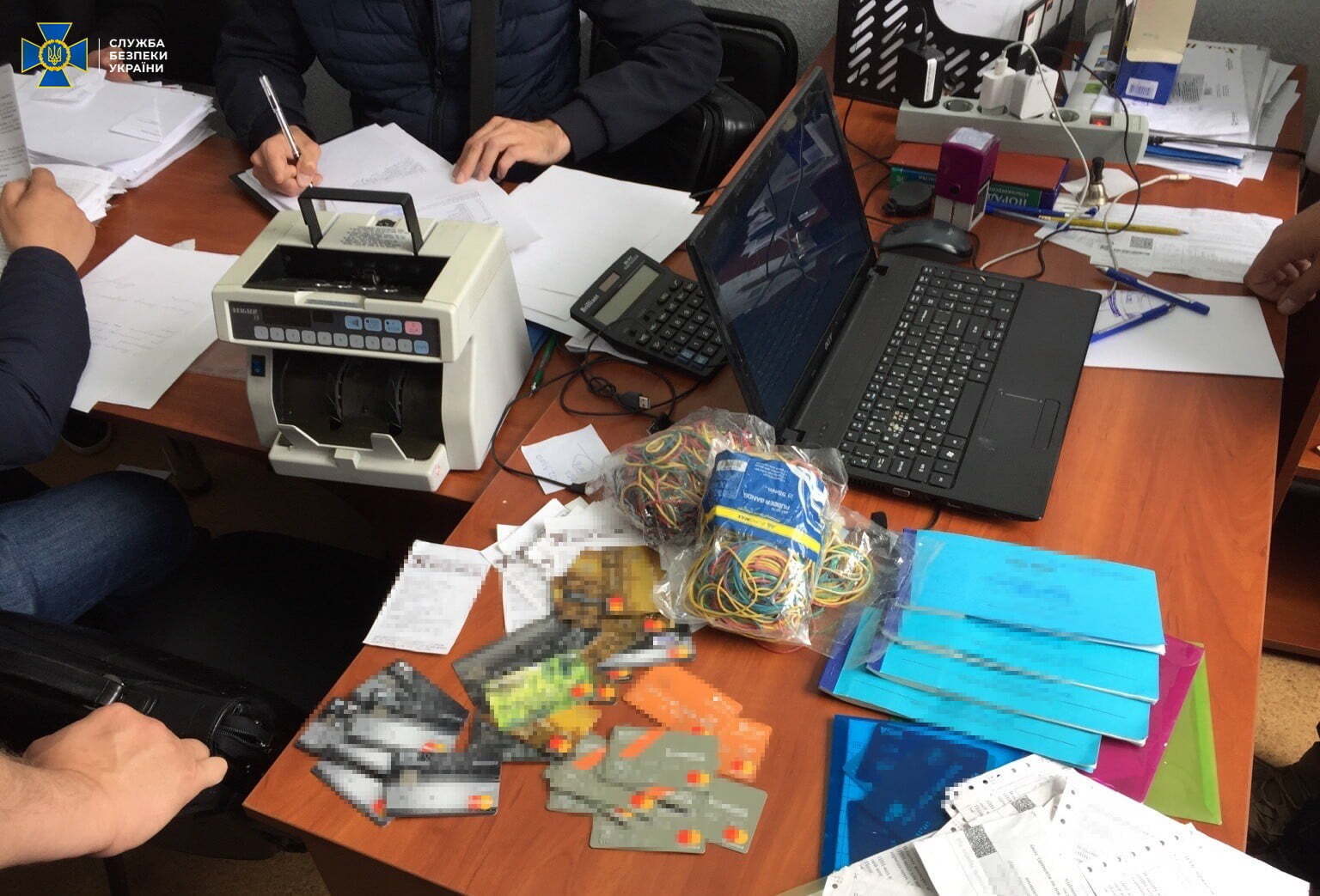 СБУ припинила діяльність міжрегіонального конвертцентру, який обслуговував експортерів сільгосппродукції