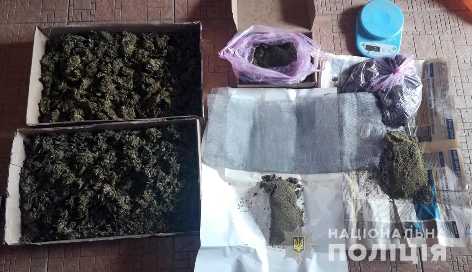 На Запоріжжі поліцейські вилучили у місцевого мешканця наркотиків на мільйон гривень