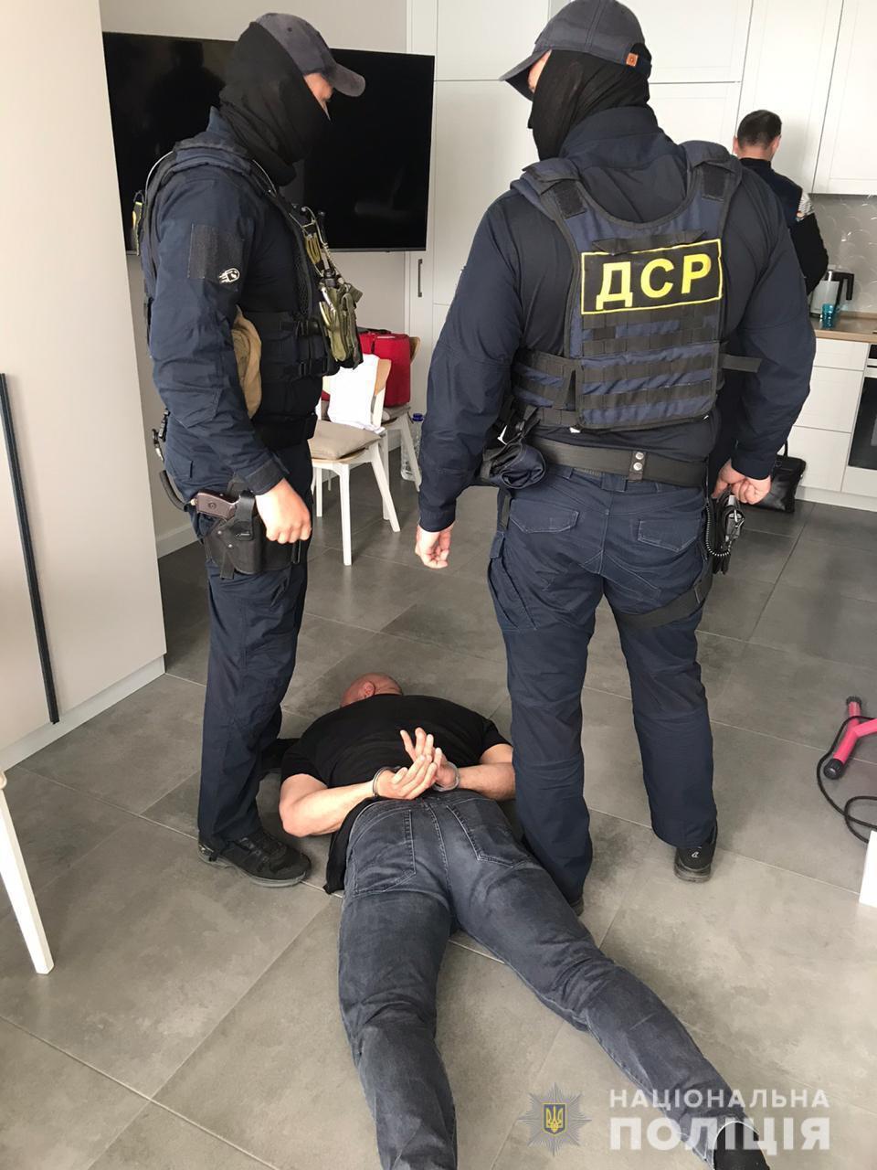 Поліцейські затримали військових за привласнення майна на мільйони гривень