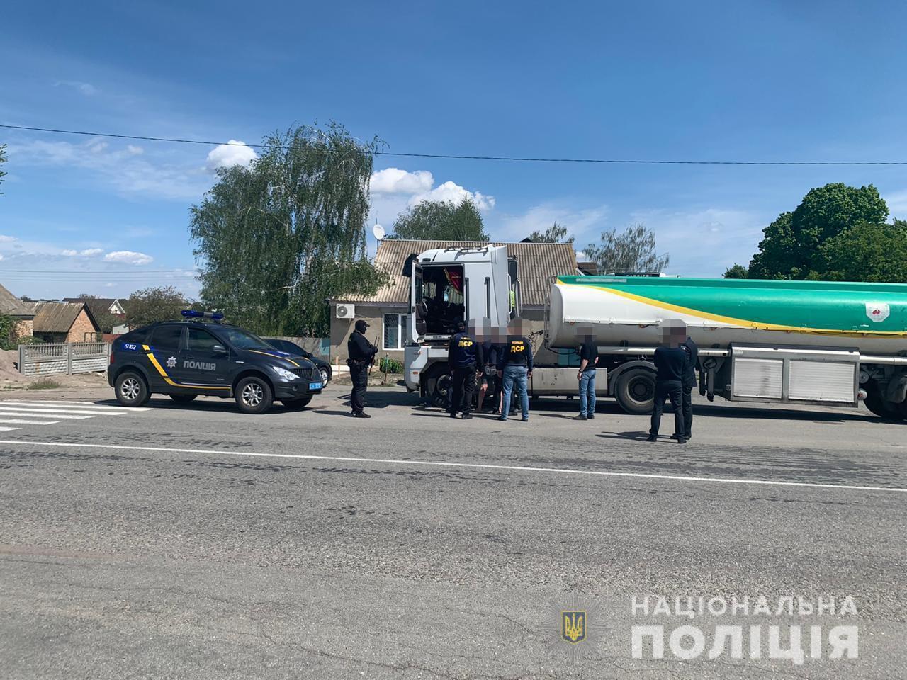 Поліцейські затримали військових за привласнення майна на мільйони гривень