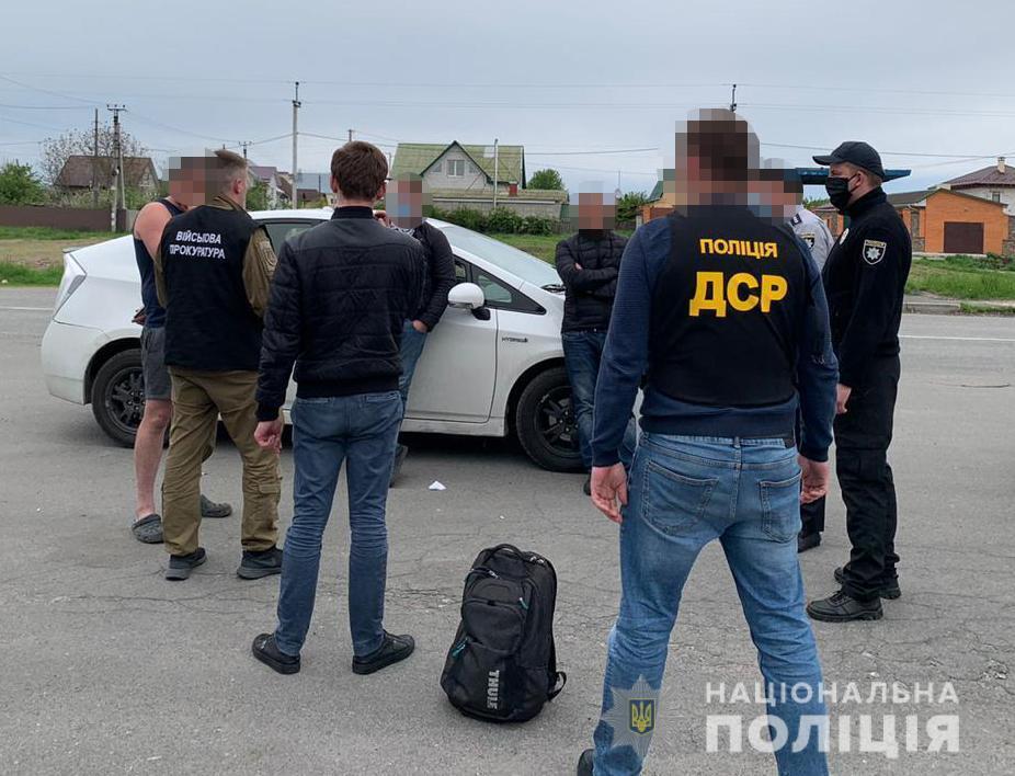 Поліцейські затримали військових за привласнення майна на мільйони гривень