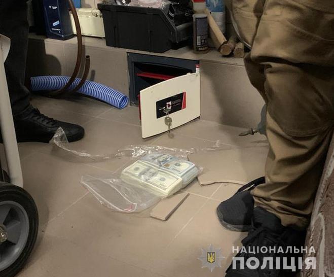 Поліцейські затримали військових за привласнення майна на мільйони гривень