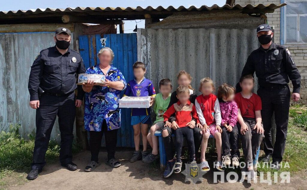 На Донеччині поліцейські разом із представниками соціальної служби підтримали родини, які постраждали від домашнього насильства