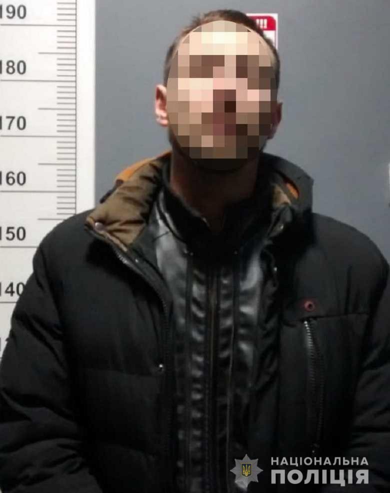 Київські поліцейські затримали чоловіка, який займався збутом наркотиків