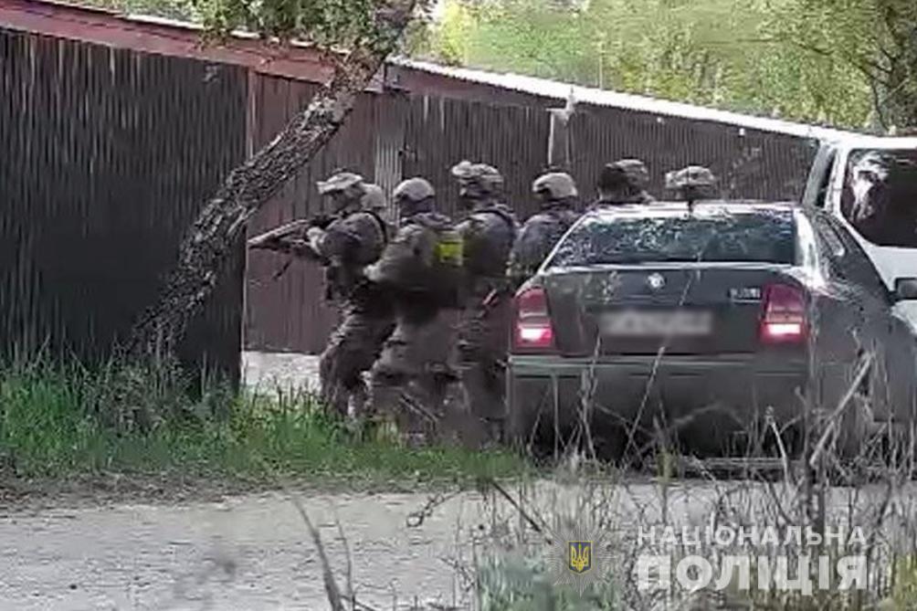 Поліція Черкащини затримала колишнього правоохоронця і його спільників, які займалися незаконним рибним промислом