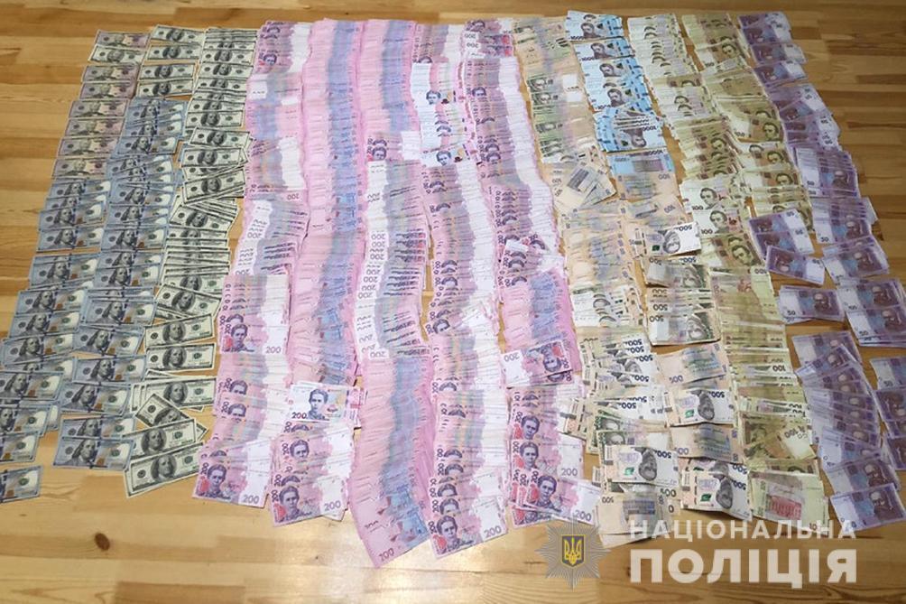 Поліція Черкащини затримала колишнього правоохоронця і його спільників, які займалися незаконним рибним промислом