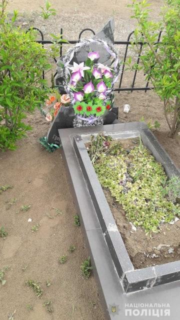 До трьох років позбавлення волі загрожує жителеві Одещини за наругу над могилами