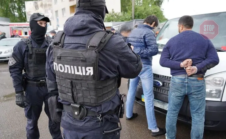 Львівські правоохоронці затримали групу рекетирів (фото)