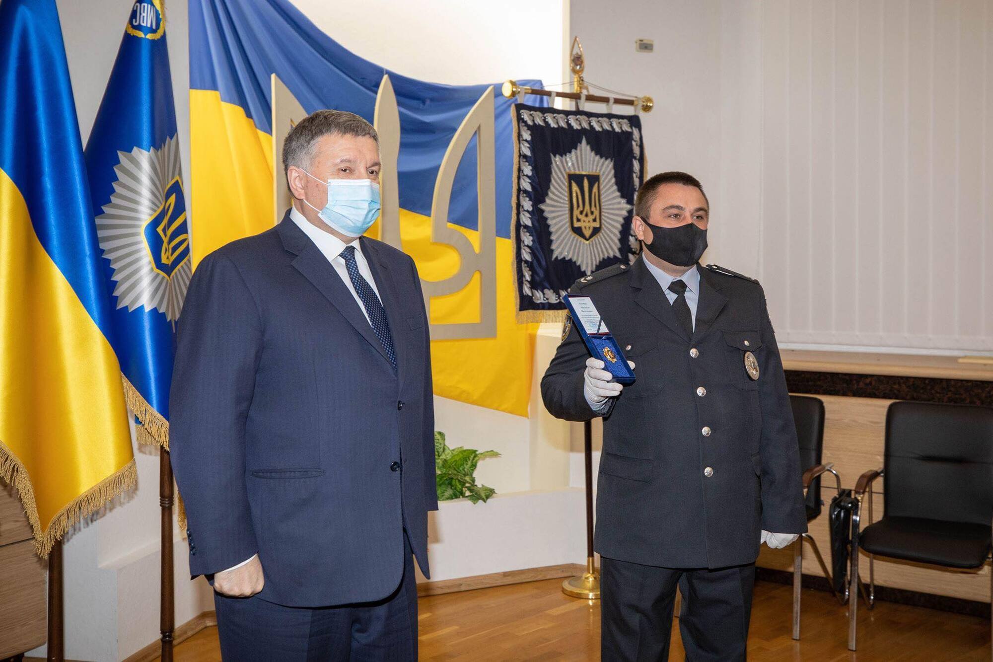 Арсен Аваков нагородив поліцейських, які викрили масштабну організовану групу наркоторговців