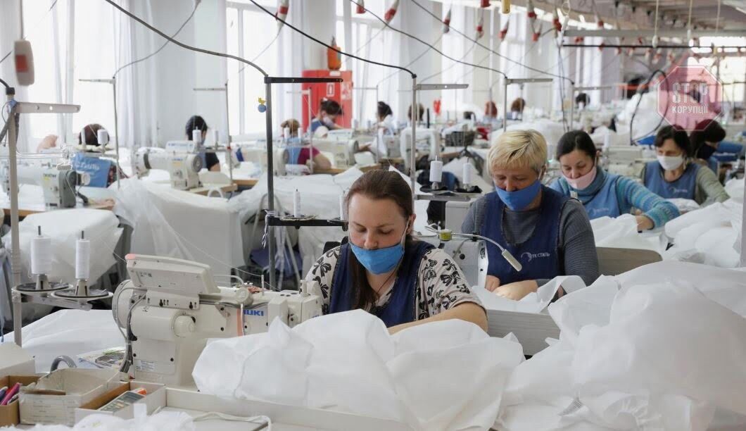  У МОЗ зазначили, що костюми підприємства ''Текстиль-Контакт'' - малярні, але ніяк не захисні Фото: Reuters