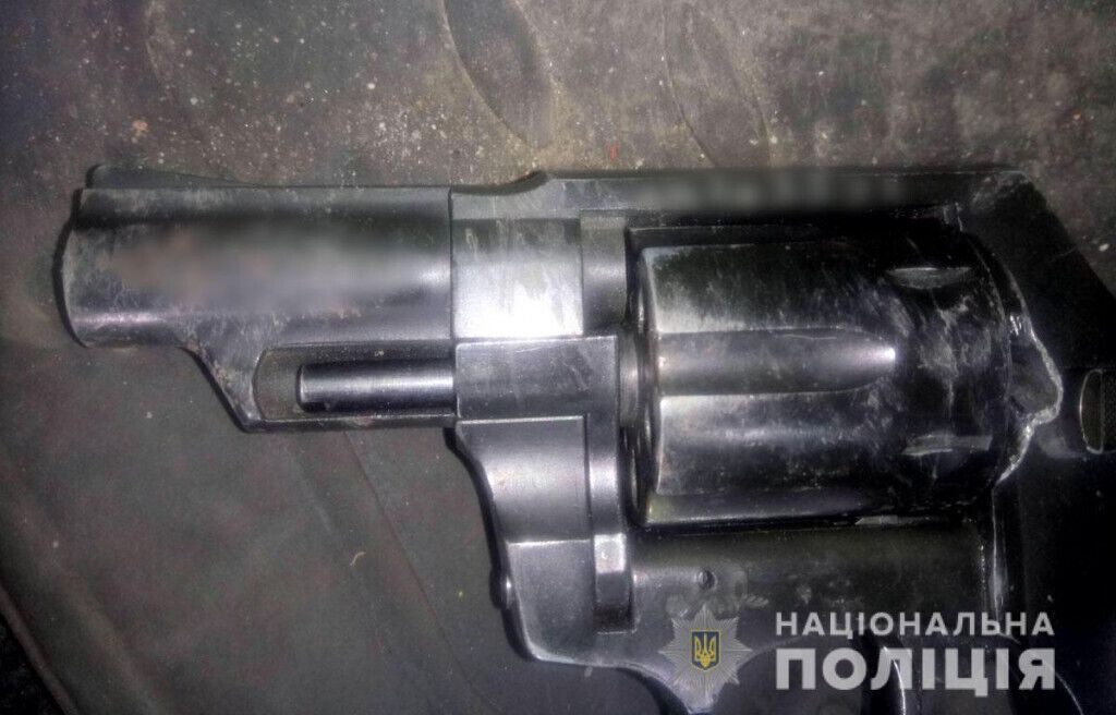 На Донеччині поліцейські затримали трьох осіб за вчинення розбійних нападів