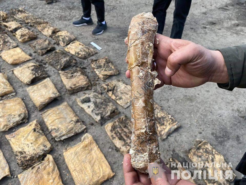 На Луганщині поліцейські вилучили більше 200 кілограмів вибухівки
