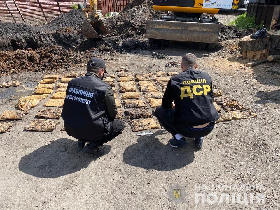На Луганщині поліцейські вилучили більше 200 кілограмів вибухівки