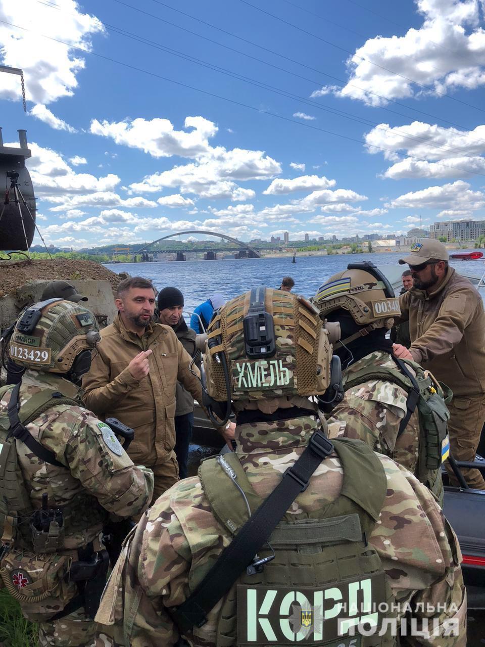 Поліція на воді та КОРД провели перші тактичні навчання з використанням нового катеру, розробленого для силових поліцейських спецоперацій