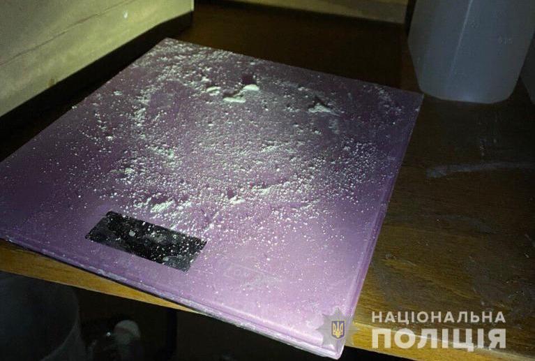 Правоохоронці Київщини затримали групу озброєних наркодилерів та ліквідували дві лабораторії з виготовлення амфетаміну