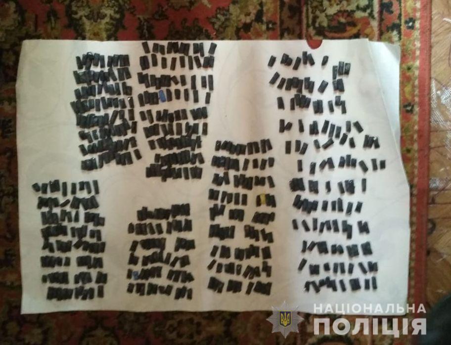 Миколаївські правоохоронці затримали міжрегіональну групу наркоділків із щомісячним грошовим обігом близько двох мільйонів гривень