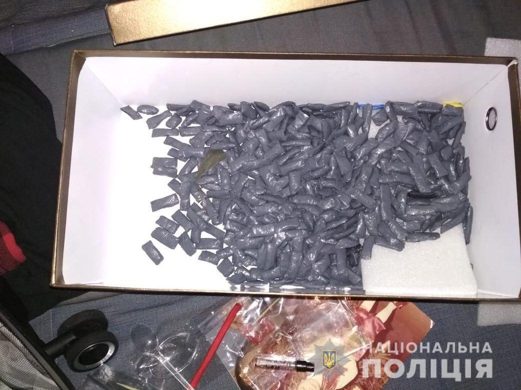Миколаївські правоохоронці затримали міжрегіональну групу наркоділків із щомісячним грошовим обігом близько двох мільйонів гривень