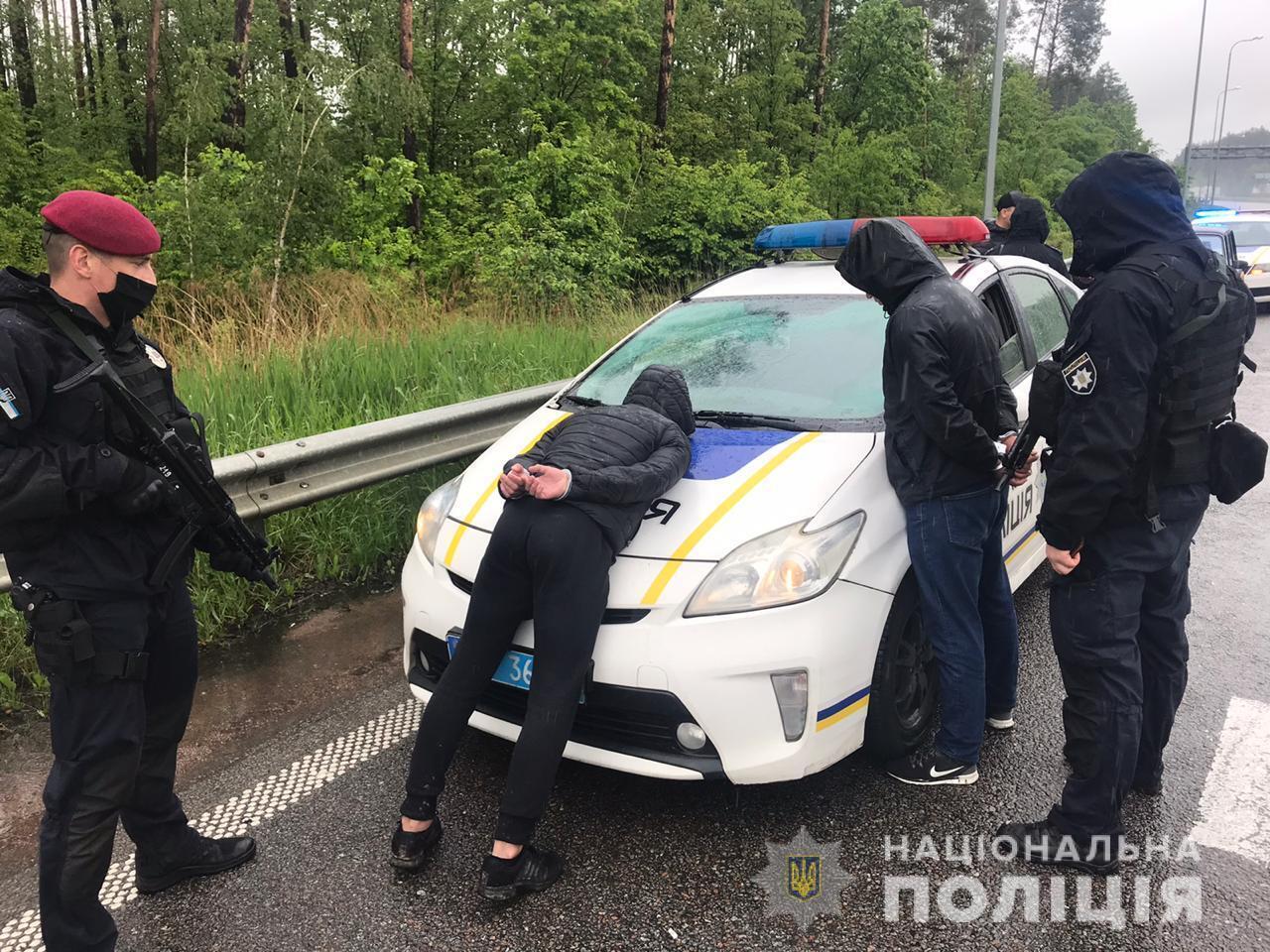 На Житомирщині поліцейські затримали автомобіль учасників стрілянини у Броварах