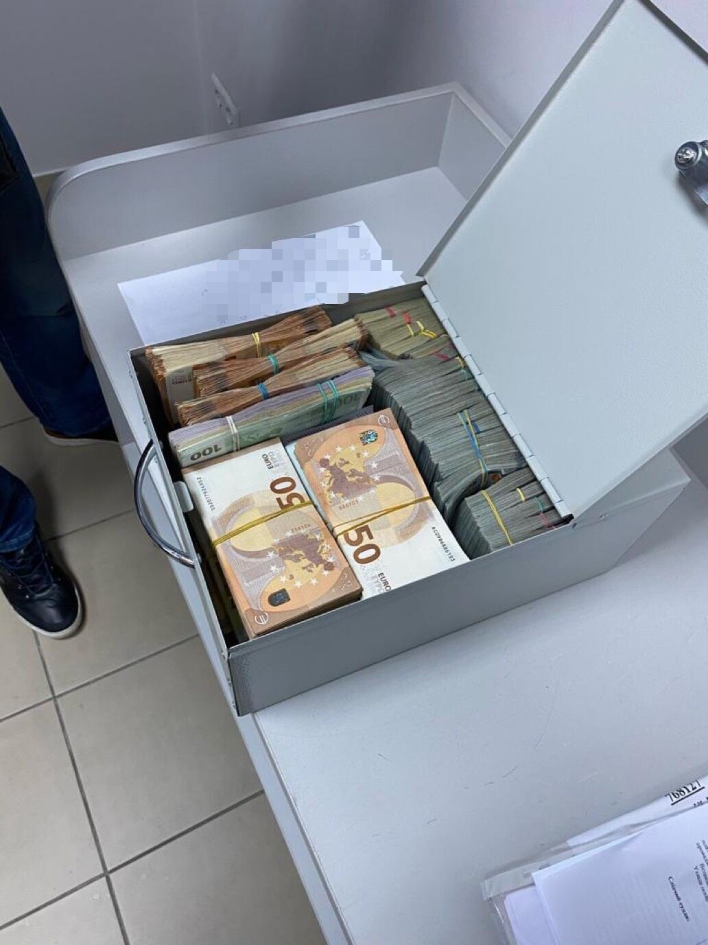 Офісом Генерального прокурора викрито масштабну схему ухилення від сплати податків під час ремонту дорожньої інфраструктури держави